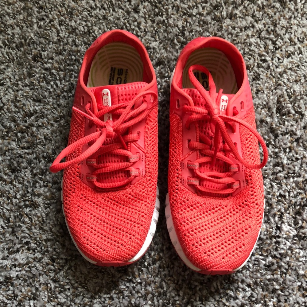 Woman’s under armor hover sonic